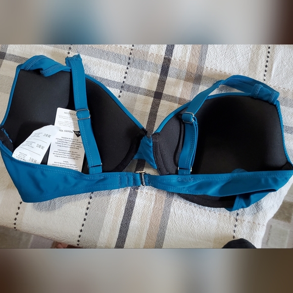 LYCRA TURQUOISE SWIM SUIT TOP WITH UNDER WIRE AND ADJUSTABLE STRAPS. - Picture 2 of 4